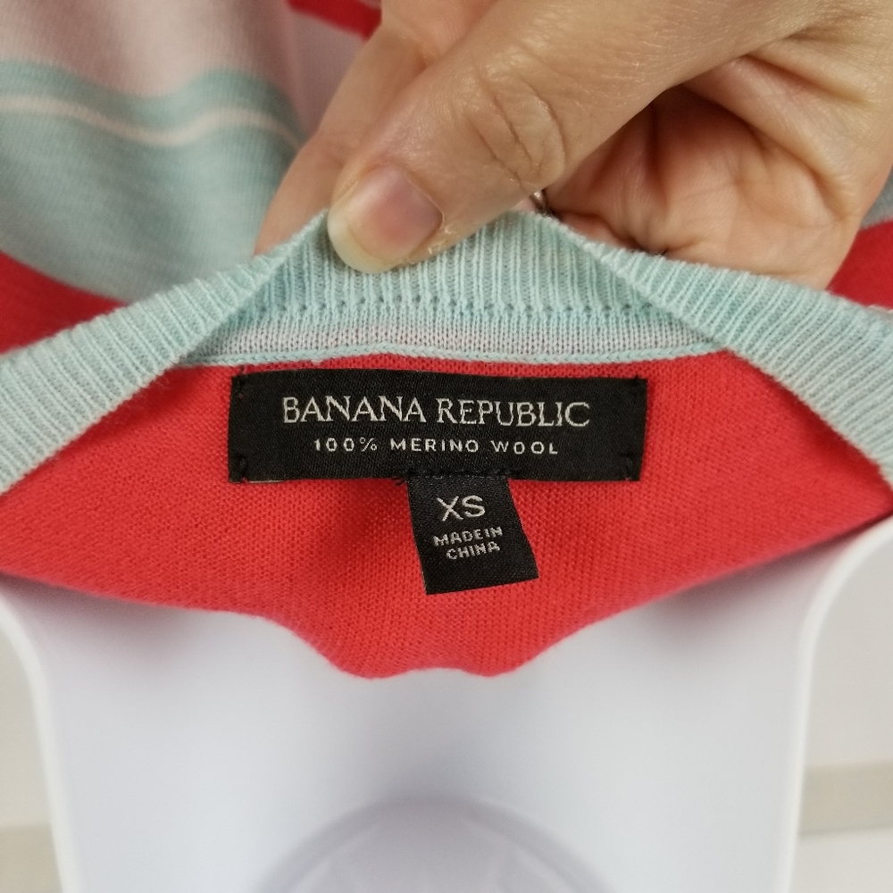 Banana Republic Sweater - Picture 4 of 4